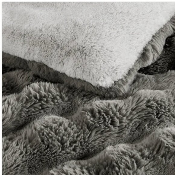 KING FRYE Classic 3-piece Faux Fur Luxury Comforter Set - Picture 6 of 7